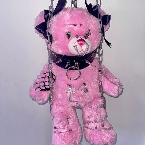 Pink Alternative Aesthetic, Diy Plush Backpack, Backpack Grunge, Fluffy Onesie, Creepy Bear, Creepy Plushies Aesthetic, Goth Teddy Bear, Cute Goth Plushies, Punk Teddy Bear