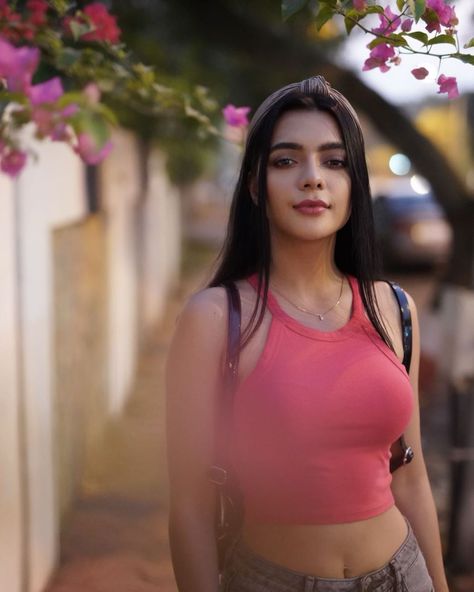 Ruhii Dilip Singh on Instagram: “Delicate or a delicacy? 😋 📸 @areesz” Ruhi Singh, Movie Stills, Personal Photo, Latest Pics, Profile Pictures, Jaipur, Sports Bra, Actresses, Crop Tops