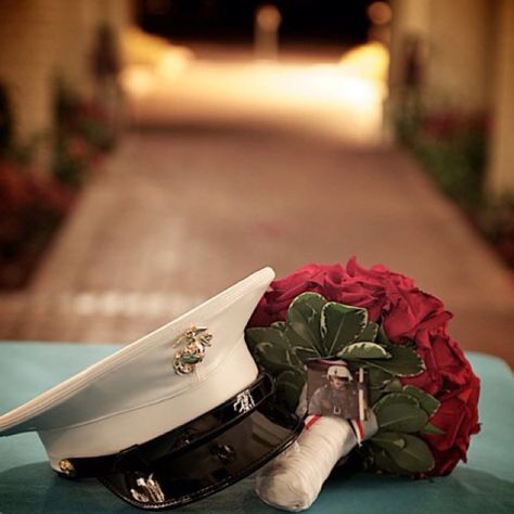 Love this! Great photo idea for a Marine wedding. Bouquet Hat, Usmc Wedding, Marine Corps Wedding, Affordable Wedding Flowers, Army Wedding, Marine Wedding, Military Wedding, Military Love, Future Wedding Plans