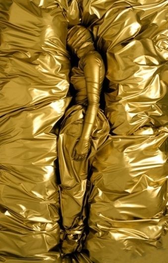 Glitter Photography, Gold Everything, All That Glitters Is Gold, Gold Bodies, Going For Gold, Stay Gold, Gold Aesthetic, Shades Of Gold, Gold Rush