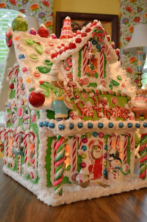 Wood Gingerbread, Gingerbread House Recipe, Christmas Gingerbread Houses, Gingerbread House Candy, Cool Gingerbread Houses, Gingerbread House Template, Gingerbread House Parties, Gingerbread Creations, Jul Diy