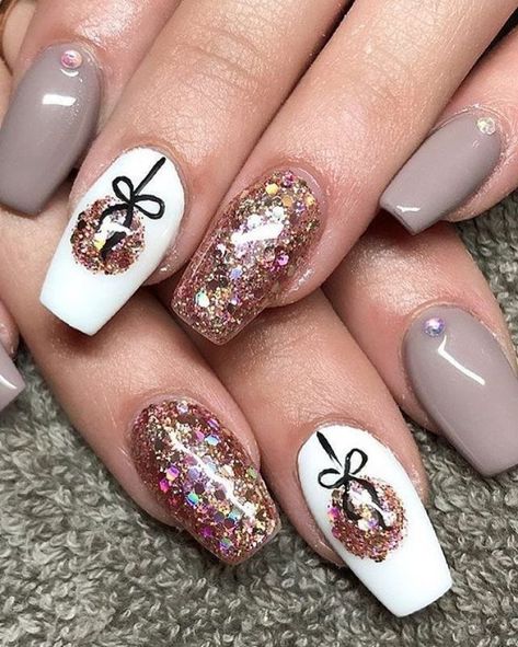 Christmas Nail Colors, New Years Nail Designs, Special Nails, Nail Colors Winter, Cute Christmas Nails, Christmas Nail Art Designs, Christmas Nails Acrylic, Nails Polish, Winter Nail Art