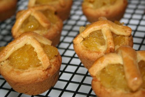 Bahamian Coconut Tart Recipe, Pineapple Tarts Recipe, Coconut Tart Recipe, Bahamian Food, Pineapple Tarts, Coconut Tart, Italian Pizza Recipe, Tarts Recipe, Pineapple Tart