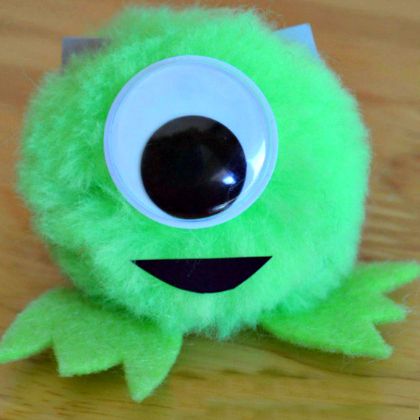 pom pom mike Pom Pom Crafts For Kids, Mike Craft, Easy Pom Pom, U Craft, Alien Crafts, Pom Pom Animals, Pom Crafts, Monster Crafts, Wool Dolls