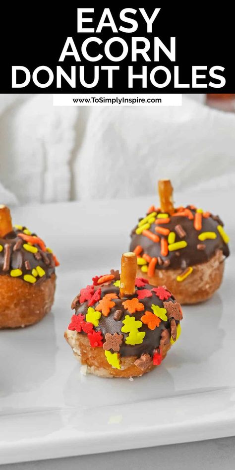 These cute acorn donut holes are super easy no bake dessert made with store-bought donut holes, melted chocolate and any favorite fall sprinkles. They are a perfect fall treat for a school party and for Thanksgiving dessert table. Donut Holes Recipe, Cute Thanksgiving Desserts, Donut Hole Recipe, Thanksgiving Desserts Table, 4 Ingredient Recipes, Thanksgiving Desserts Easy, Donut Holes, Easy No Bake Desserts, Delicious Donuts