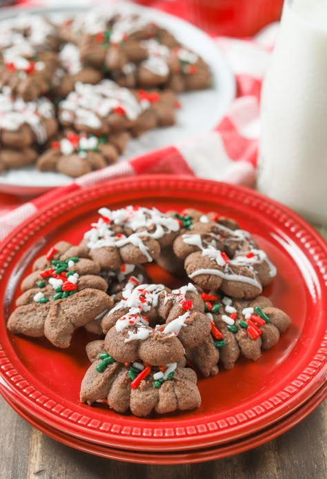 Classic Spritz Cookies, Chocolate Spritz Cookies, Cookie Press Recipes, Spritz Cookie Recipe, Christmas Shortbread, Cookie Platter, Oreo Cupcakes, Spritz Cookies, Holiday Favorite Recipes