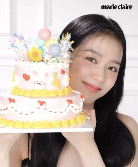 Jisoo Birthday, Cake Icon, Blackpink Debut, Birthday Icon, Cute Birthday Pictures, Jisoo Icon, Pretty Birthday Cakes, Dior Beauty, Black Pink Instagram