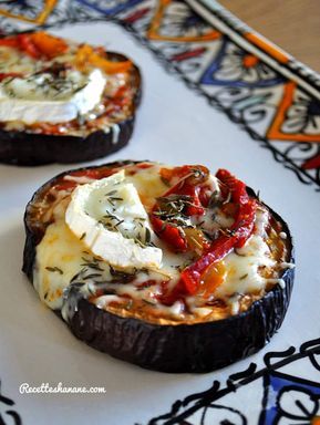 Baked Aubergine, Mini Pizzas, Vegan Hummus, Vegan Crackers, Gourmet Vegan, Eggplant Recipes, Mini Pizza, Meal Suggestions, Sauce Tomate