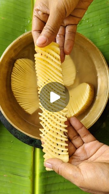 mampi25 on Instagram: "Spiral potato without machine #foody #foodlovers" Spiral Potatoes Baked, Spiral Potatoes, Potato Spirals, Spiral Potato, Potato Snacks, Homemade Bread Easy, Bread Easy, Homemade Bread, No Cook Meals