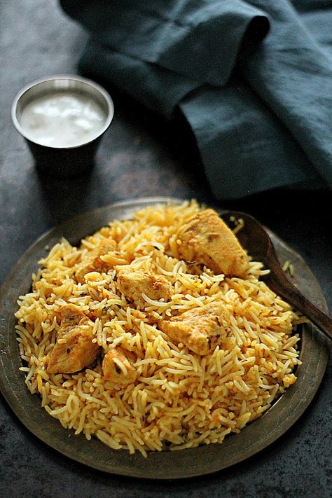 Hyderabadi Boneless Chicken Biryani {Kachi Yakhni} – Chocolate & Chillies Indian Chicken Biryani, Easy Biryani, Hyderabadi Chicken, Chicken Breast Marinade, Indian Chicken, Chicken Biryani, Perfect Chicken, Biryani Recipe, Chicken Marinades