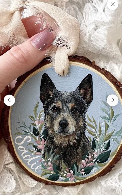 Ornament Tradition, Pet Paintings, Log Slice, Wood Slice Art, Animal Portraits Art, Animal Wall Decor, Western Christmas, Ceramics Ideas Pottery, Art Inspiration Painting