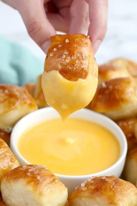 Emma Food, Soft Pretzel Bites Recipe, Pretzel Bites Recipe, Homemade Pretzel, Healthy Breads, Soft Pretzel Bites, Pretzel Bites Recipes, Pretzel Dough, Soft Pretzel Recipe