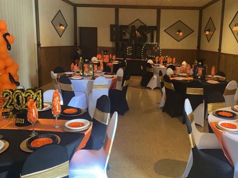 Host an elegant graduation party by dressing up your tables with classy black covers paired with orange satin runners & arranging elegantly folded orange satin napkins in clear goblets for a modish touch. Use gold chargers with white and black tableware for a chic table setting. Moreover, bedeck your party chairs using white and black covers with gold spandex sashes for an impressive look. Add a pop of liveliness by fixing a balloon arch at the corner using orange balloons for a cohesive look. Elegant Graduation Party, Chic Graduation Party, Black Tableware, Event Decor Ideas, Party Decorations Table, Party Chairs, Gold Chargers, Orange Balloons, Chic Table