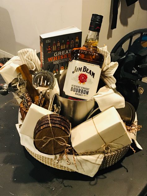 Whisky Basket Ideas, Alcohol Theme Gift Basket, Whiskey Auction Basket Ideas, Jim Beam Gift Basket Ideas, Christmas Liquor Baskets, Bourbon Raffle Basket Ideas, Boozy Gift Basket Ideas, Bourbon Gift Basket Ideas, Whiskey Gift Basket