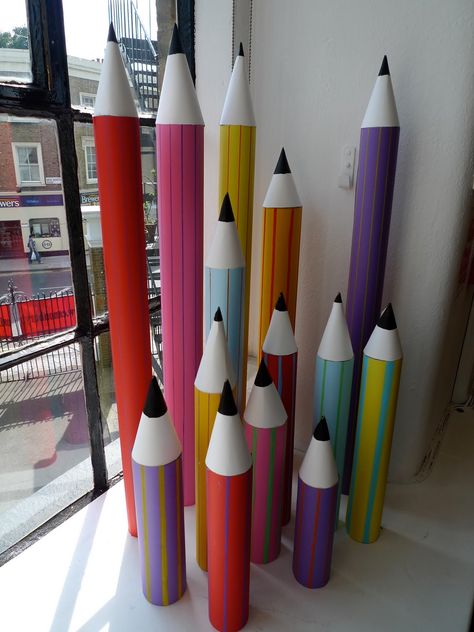 P1030503 Booth Design Ideas For School Fair, Back To School Window Display, Stationery Display, Back To School Displays, Stationery Store Design, Maker Fun Factory, Giant Pencil, Decoration Vitrine, Fair Booth