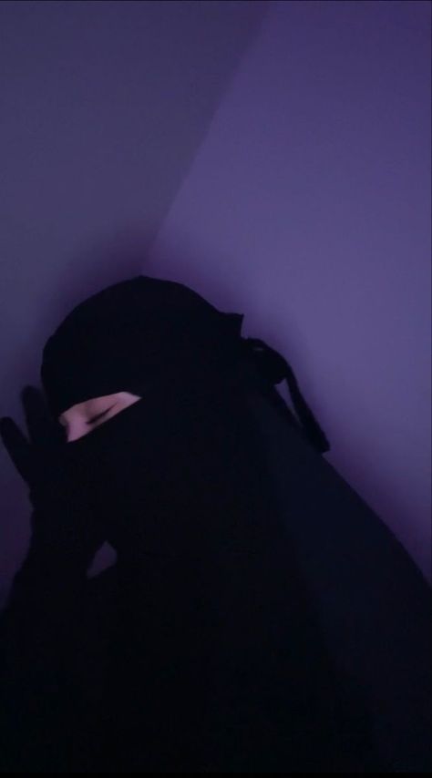 Niqab Aesthetic, Mode Niqab, Niqabi Girl, Islamic Modest Fashion, City Life Aesthetic, Aesthetic Profile Picture Cartoon Soft, Niqab Fashion, Biker Aesthetic, Arabian Women