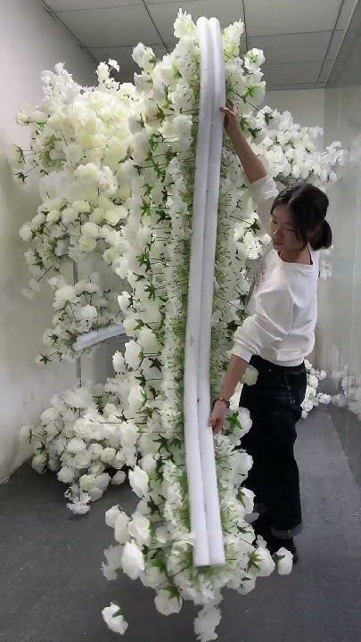 Backdrops For Wedding Ceremony, Diy Flower Arch Wedding, Homemade Wedding Arch, Church Decorations Wedding, Flower Runner Wedding, Hanging Flowers Wedding, Flower Garland Diy, Wedding Arch Backdrop, Flower Runner