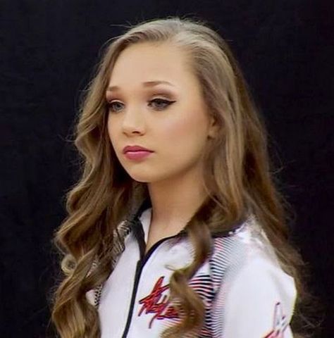 Maddie Ziegler Dye Hairstyles, Madison Ziegler, Dear Abby, Dance Moms Maddie, Cheer Photography, Dance Moms Moments, Maddie Z, Dance Moms Cast, Dance Moms Pictures