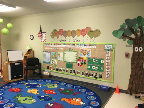 Pre K Circle Time Board, Circle Time Board For Toddlers, Pre K Circle Time, Preschool Circle Time Board, Toddler Classroom Set Up, Circle Time Area, Preschool Set Up, Circle Time Board, Preschool Classroom Themes