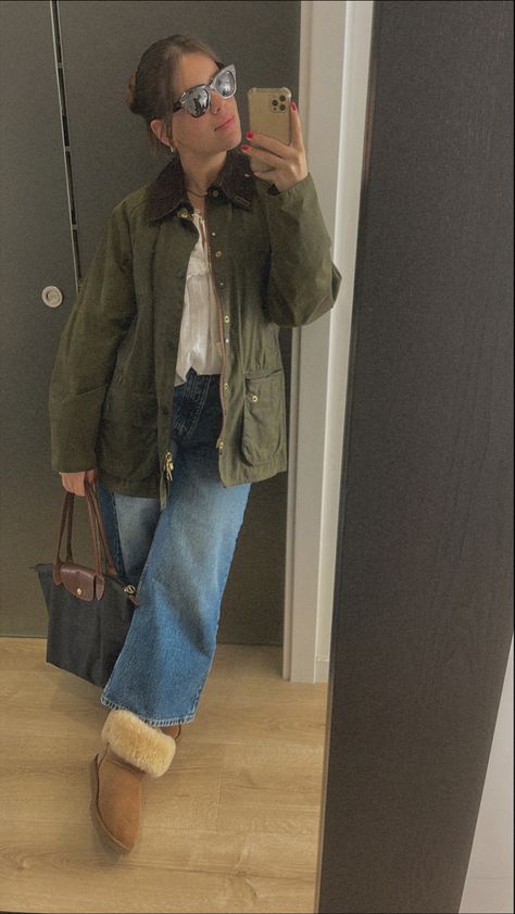 Green Cord Jacket Outfit, Barbour Waxed Jacket Women, Barbour Bedale Women Outfit, Wax Coat Outfit, Green Barn Jacket Outfit, Womens Barbour Jacket Outfit, Styling Barbour Jacket, Women’s Barbour Jacket Outfit, Womens Barbour Jacket