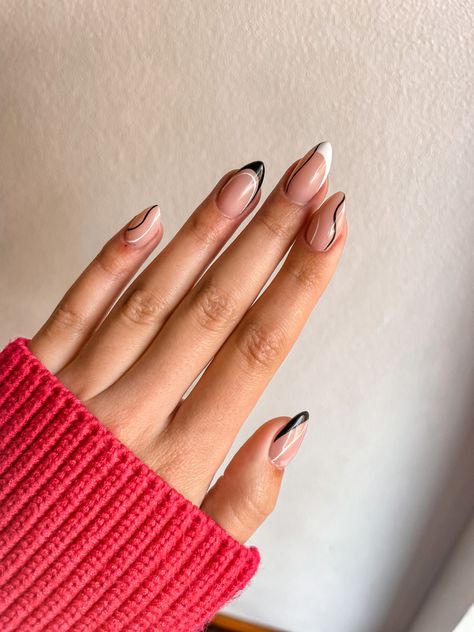 Nailart, black and white nails, aesthetic nails Black And White Nails Aesthetic, White Nails Aesthetic, Nailart Black, Manicure Aesthetic, Nails Black And White, Black And White Nails, Dot Nails, Dot Nail Art, Line Dot