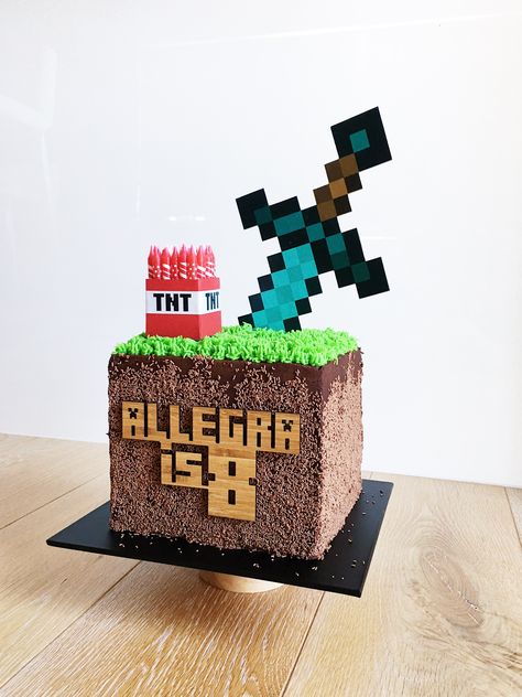 Minecraft Birthday Cake Buttercream, Minecraft Buttercream Cake, Minecraft Cake Buttercream, Minecraft Cake Easy Simple, Minecraft Block Cake, Birthday Cake Minecraft, Minecraft Birthday Party Games, Vanilla Cake With Buttercream, Diy Minecraft Birthday Party