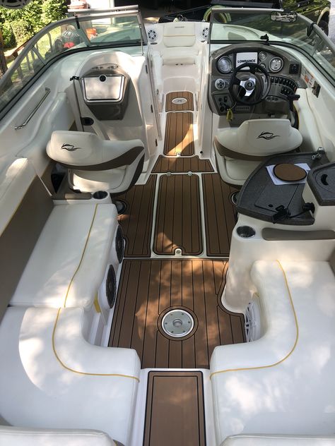 SC Wake SeaDek 2008 Rinker 276 Captiva SeaDek- 6mm Brushed Faux Teak Mocha/Black   #SCWake #SeaDek #SCWakeSeaDek #SeaDekbySCWake #boat #boating #nonskid #boatfloor Yacht Inside, Yacht Ideas, Boating Lifestyle, Nice Boats, Bayliner Boats, Boats Yachts, Boat Interior Design, Boat Upholstery, Power Catamaran