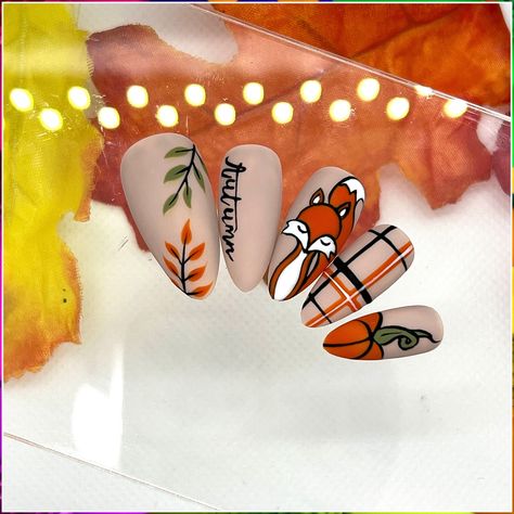 Thanksgiving Nails - Found Your Inspiration - Act quickly or you might missed it. Visit for more! Fall Leaves Nail Art Designs, Fall Gnome Nails, Fall Bails, Turkey Nails Designs, Fall Beach Nails, Turkey Nail Art, Pumpkin Nails Fall, Fall Pumpkin Nails, Glue On Nails Short