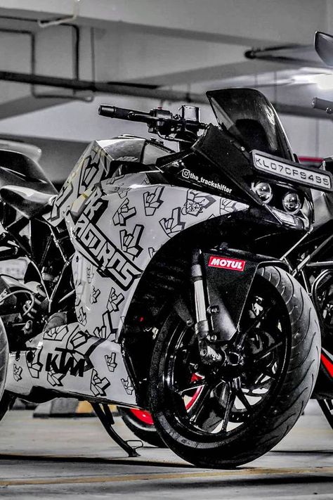 Stunning White and Black graphics of black KTM RC250 K T M Bike Photo, Ktm Rc 390 Modified Wallpaper, Ktm Rc 200 Modified, Ktm Rc 390 Modified, Rc 200 Modified, Ktm Modified, Ktm Black, Black Ktm, Modified Bikes