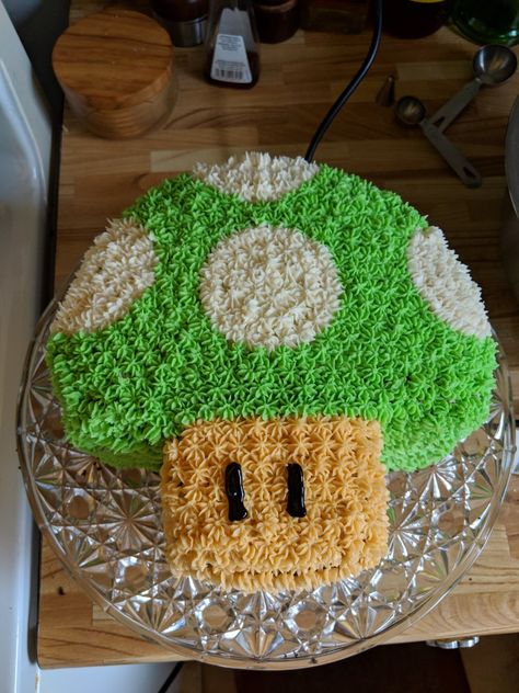 Mario 1 Up Mushroom Cake, Mario Birthday Party Cake Diy, Easy Super Mario Cake Ideas, Mario Toad Cake, Small Mario Cake, Mario Bros Cupcakes Ideas, Mario Brothers Cake Ideas, Mario Party Cake Ideas, Mario Party Birthday Cake