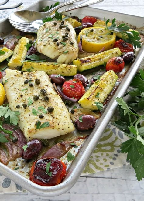 Mediterranean Cod Sheet Pan Dinner. Thinly slicing the garlic and quartering the zucchini ensures that they cook through in the same time as the fish. Mediterranean Cod, Mains Recipes, Easy Mediterranean Diet, Sheet Pan Dinners Recipes, Sheet Pan Suppers, Easy Mediterranean Diet Recipes, Mediterranean Diet Plan, Mediterranean Meals, Resep Diet