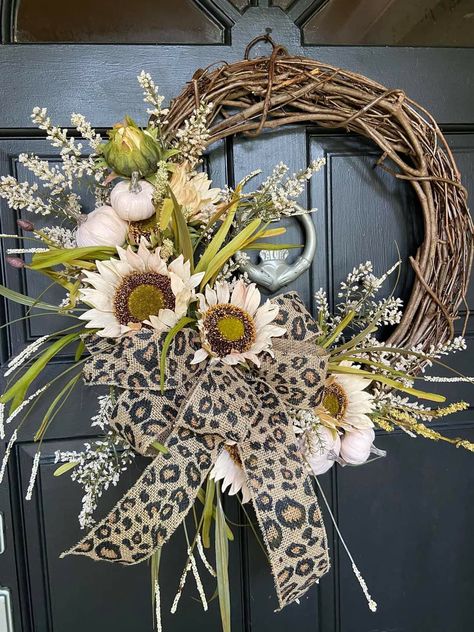 Fall Porches, Fall Floral Decor, Fall Decor Wreaths, Diy Spring Wreath, Burlap Wreaths, Door Wreaths Diy, Cemetery Flowers, Sunflower Wreath, Mini Wreaths