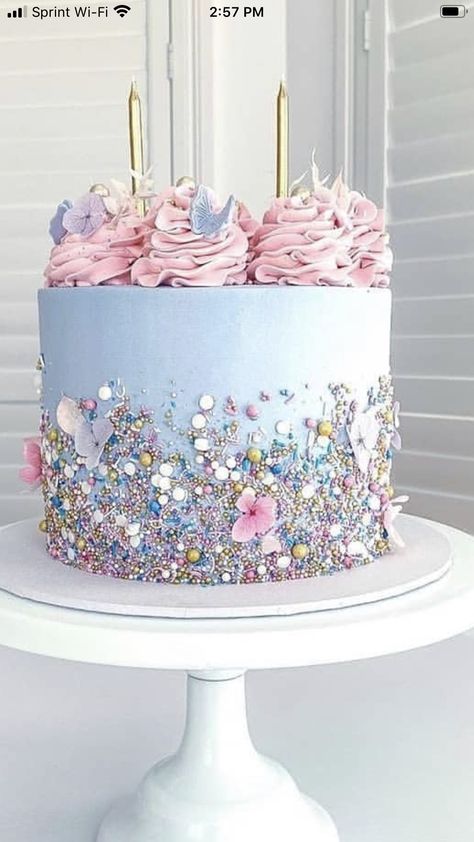 Girlie Birthday Cake Ideas, 4th Birthday Cake For Girl, Birthday Cake 5th Girl, Purple Cake Ideas Birthday Beautiful, Trendy Cakes 2023, Blue Minimalist Cake, 4th Birthday Cake Girl, Girly Cake Ideas, Pearl Birthday Cake