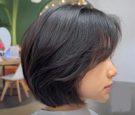 Short Hair Korean Style Layer, Korean Bob Haircut Short Hair, Haïr Cut Above Shoulder, Short Korean Hairstyles For Women, Short Haircuts Without Bangs, Korean Short Haircut For Women, Short Haircut Without Bangs, Short Haircuts For Women Korean, Floating Bob Haircut