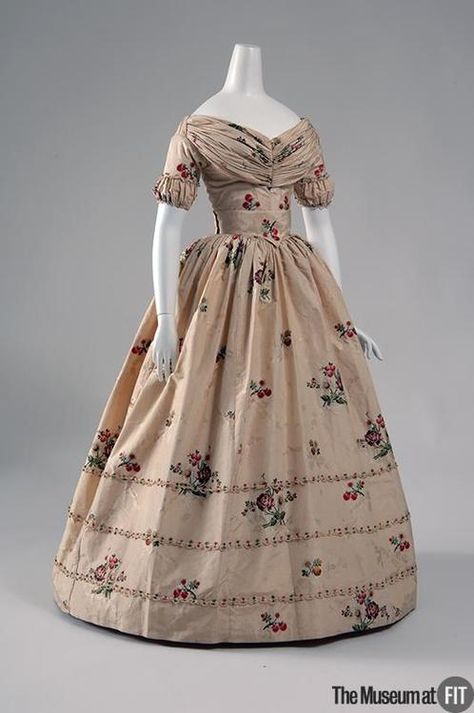 Evening Dress 1840 The Museum at FIT Museum Dress, 1840s Dress, 1800s Clothing, Fashion History Timeline, Historical Gowns, 1800s Fashion, 19th Century Fashion, Old Dresses, Antique Dress