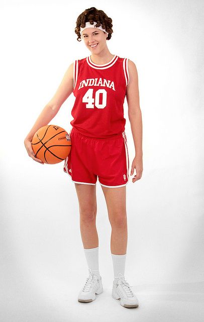 Basketball player http://alcoholicshare.org/ Basketball Costume Ideas, Basketball Player Costume, Basketball Costume, 80s Workout Outfit, Basketball Outfit, 80s Basketball, Outfit Male, Indiana Basketball, 80s Workout