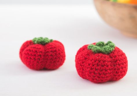 Tomato Crochet Pattern! | Twinkie Chan Blog Crochet Tomato, Tomato Crochet, Twinkie Chan, Crochet Butterfly Free Pattern, Pumpkin Patterns Free, Crochet Apple, Popular Crochet, Steel Crochet Hooks, Crochet Fruit