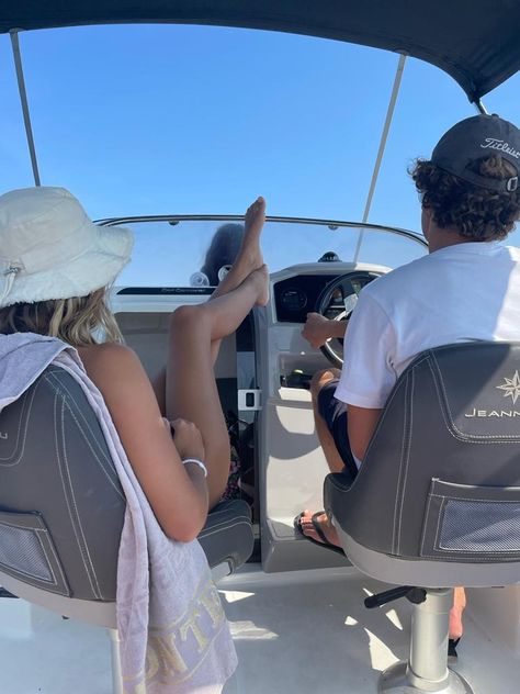 #boat #life #summer #vacation #boyfriend Boat Life Aesthetic Couple, Couple Jetski Aesthetic, Boat With Boyfriend, Boat Date Aesthetic, Family Boat Day, Fishing With Boyfriend, Boat Pictures With Boyfriend, Fishing Boat Aesthetic, Boat Boyfriend