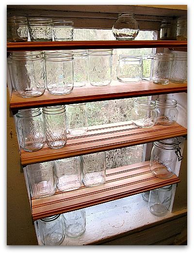 Light and storage: how to build window shelves. Soda Storage Ideas, Canning Jar Storage Ideas, Shelving For Canning Jars, Storage For Canning Jars, Storage Of Mason Jars, Storage For Canned Goods Mason Jars, Canning Jar Storage, Madon Jar Storage, Diy Food Storage