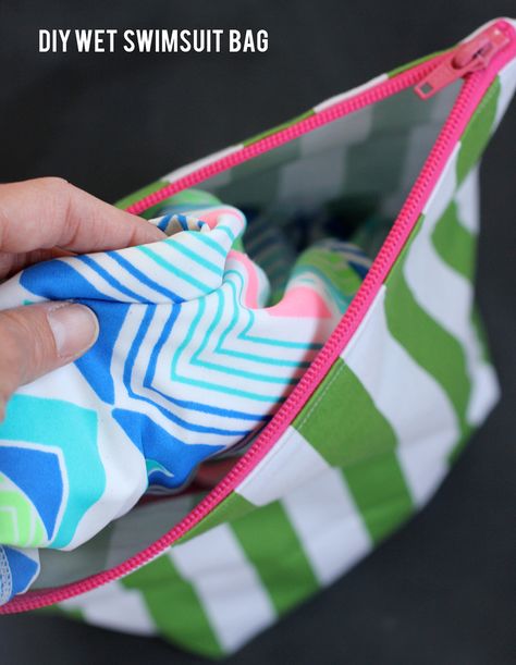 DIY-wet-swimsuit-bag-main3 Wet Bags Diy, Swim Bag Pattern, Waterproof Bag Diy, Wet Bag Tutorials, Sewing Projects Ideas, Diy Travel Accessories, Diy Swimsuit, Wet Bags, Wet Dry Bag