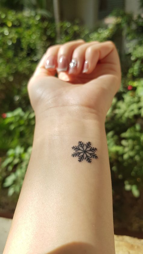 Small Snowflake Tattoo Wrist Snow Flake, Snowflake Fine Line Tattoo, Fineline Snowflake Tattoo, Snow Angel Tattoo, Snowflake Tattoo Design, Cold Tattoo, Small Snowflake Tattoo, Snowflake Tattoos, Snowflake Tattoo