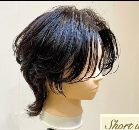 Shortish Hair, Haircut Wavy Hair, Tomboy Hairstyles, Short Hair Tomboy, Haircut Wavy, Short Grunge Hair, Long Wolfcut Haircut, Asian Short Hair, Hair Inspiration Short