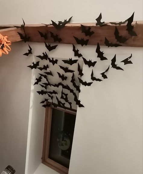 Wall Halloween Decor, Halloween Mural, Bat Decorations, Halloween 11, Halloween Room Decor, Batman Party, Adornos Halloween, Dekor Diy, Branch Decor