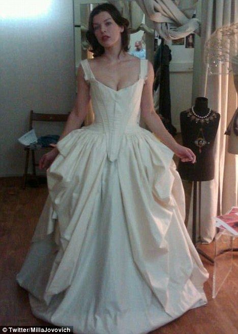 Sweet and simple: Milla in the base undergown before all the lace, ruffles and extras were added Three Musketeers Costume, Musketeers Costume, Moda Medieval, Inspired Costumes, Film Costumes, Historical Costuming, Century Dress, Three Musketeers, Fantasy Dresses