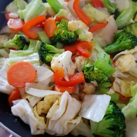 Advertisements Typically, Filipino Chop Suey is composed of meat and vegetables, but today I’m cooking No Meat Chop Suey that includes only vegetables and no meat, obviously. This recipe is good for vegetarians and vegans, or for those people who sometimes get sick of eating meat (just like me in some days). What is Stir… Continue reading No Meat Chop Suey (Filipino-style Stir Fry Vegetables) Vegetable Chop Suey, Chopsuey Recipe, Stir Fry Vegetables, Green Pepper Recipes, Spanish Rice Easy, Meals Without Meat, Meat And Vegetables, Filipino Style, No Meat