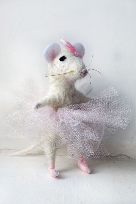 Felted Mouse Tutorial How To Make, Diy Mouse Ornament, Felt Mouse Pattern Free, Felted Mouse Tutorial, Needle Felted Christmas Ornaments, Felt Ballerina, Felted Christmas Ornaments, Mouse Ballerina, Needle Felted Mouse