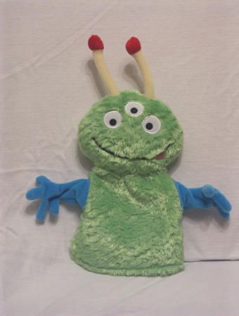 alien puppet Alien Puppet, Sewing For Kids, Art Board, Aliens, Puppets, Art Boards, Sewing Crafts, Sewing, Halloween