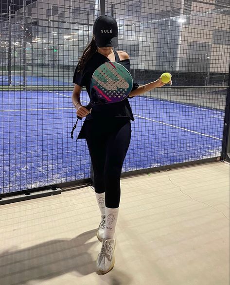 Paddle Tennis Outfit, Paddle Outfit For Women, Tennis Modest Outfit, Fittnes Women, Paddle Outfit, Squash Aesthetic, Badminton Outfit Women, Squash Game, Tennis Lifestyle