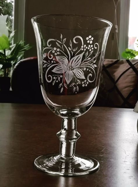 Glass candleholder with engraving of a fantasy flower Glass Engraving Ideas, Glass Etching Diy, Etching Diy, Glass Etching Projects, Diy Engraving, Glass Etching Designs, Decorative Metal Screen, Etched Glassware, Wine Glass Crafts