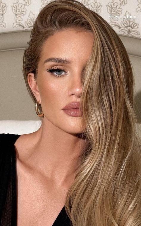 Rosie Huntington Makeup, Nude Blonde Hair, Rosie Huntington Whiteley Aesthetic, Dark Blonde Pale Skin, Rosie Huntington, Rosie Huntington Whiteley Long Hair, Rose Huntington Whiteley Makeup, Old Money Hair And Makeup, Old Money Makeup Look